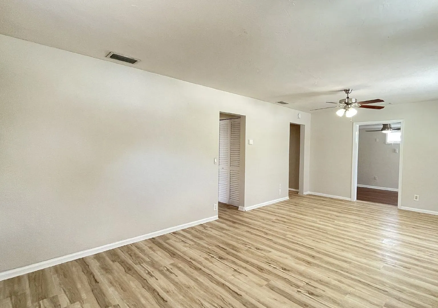 Charming 3-Bedroom with Spacious Living in Lantana! — Photo 1