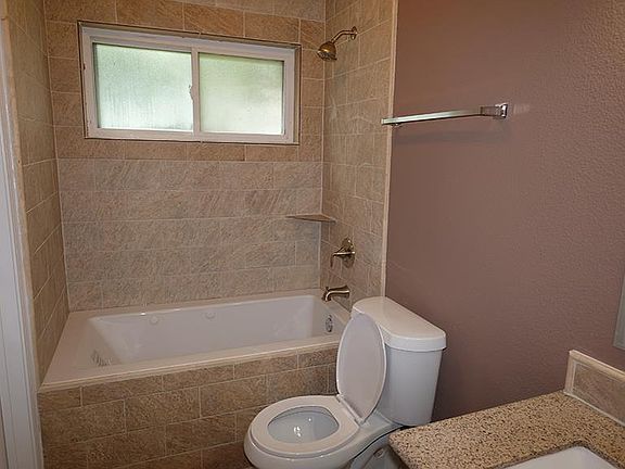 4th image of 14030 Towne Way Dr