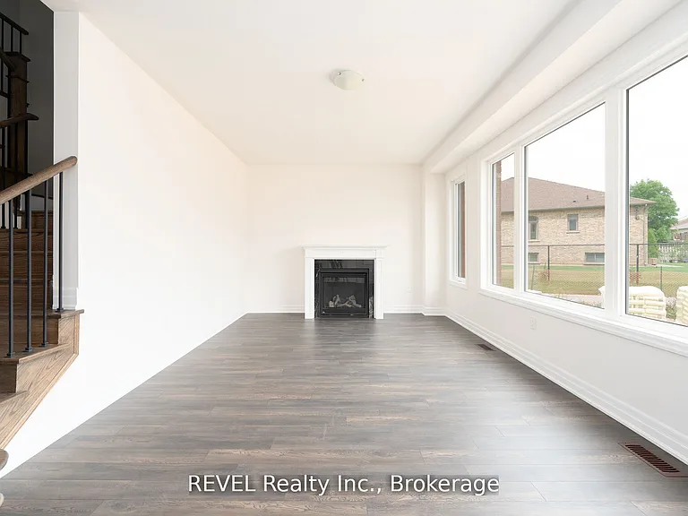4568 Lyons Pkwy — Photo 4