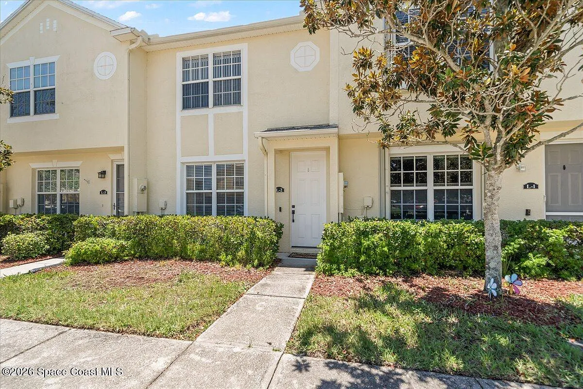 2 bed, 2.5 bath, 1388 sqft, $1,850 — Photo 1