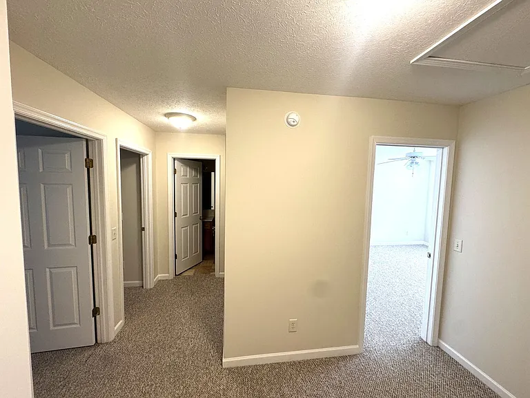 131 Joyce Dr — Photo 10