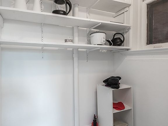 3rd image of 4132 Botanical Ave