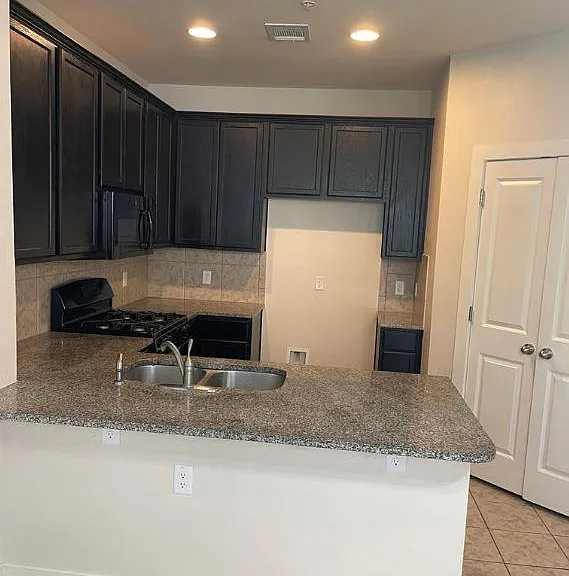 2212 Creekside Ln #D — Photo 2