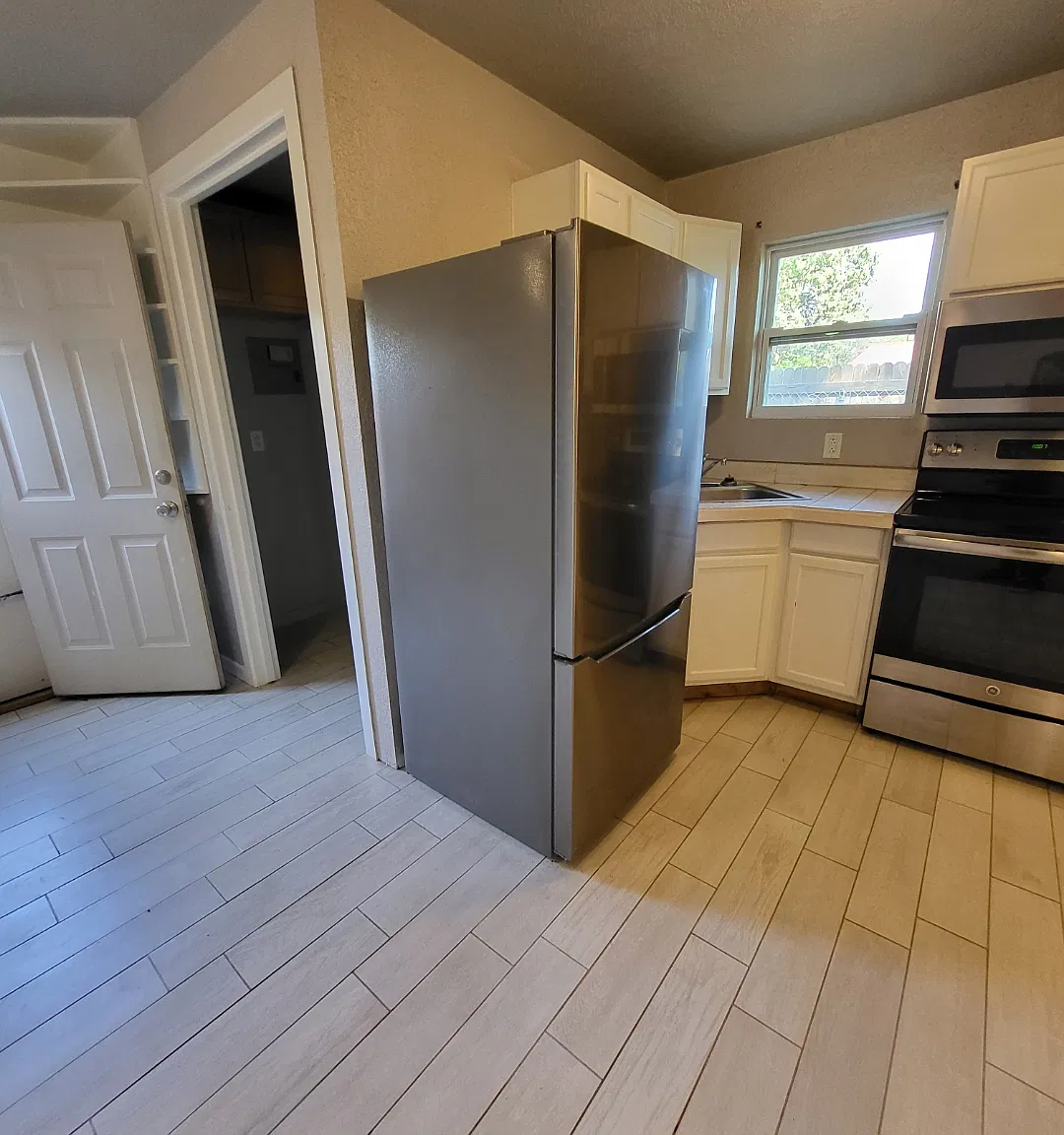 1 bed, 350 sqft, $700 — Photo 1