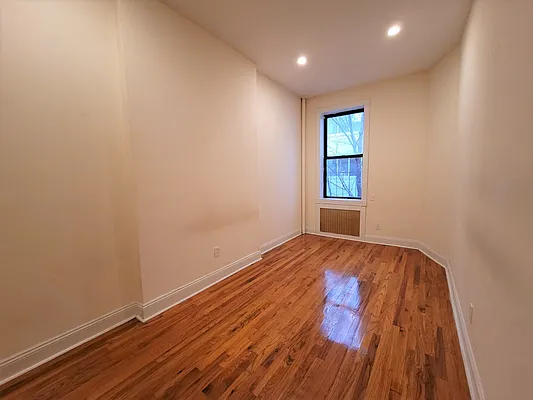 Rented by Gold & Appel Realty Corp | media 3