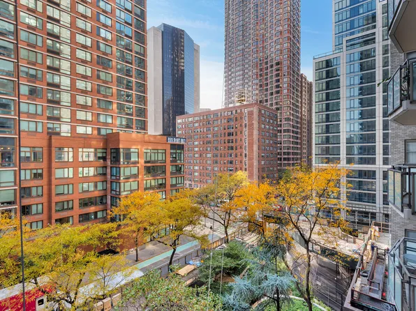 300 East 40th Street image 1 of 5