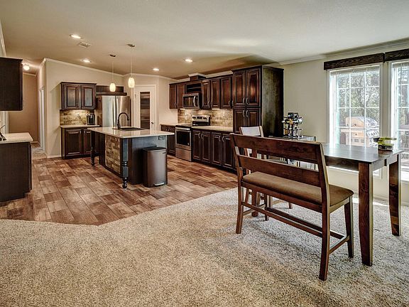 4th image of 1024 Sand Hills Rd