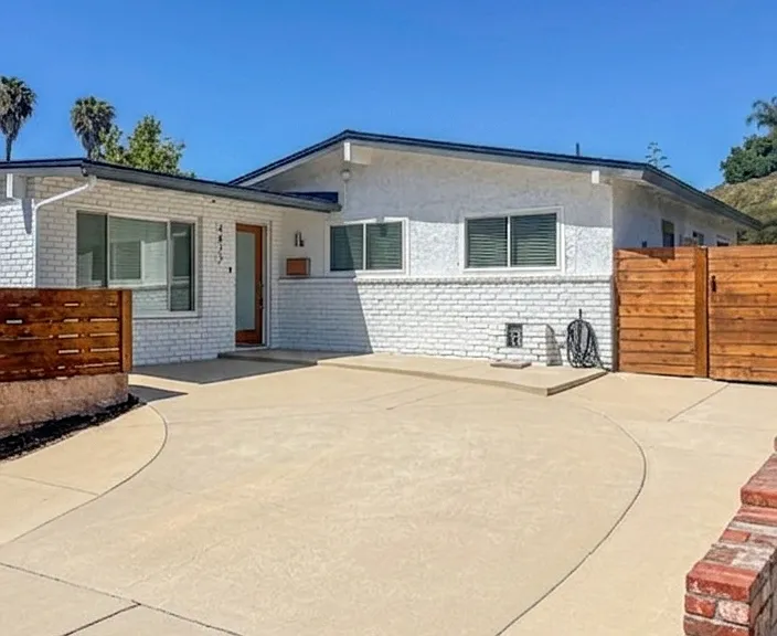 4822 Chateau Dr — Photo 1