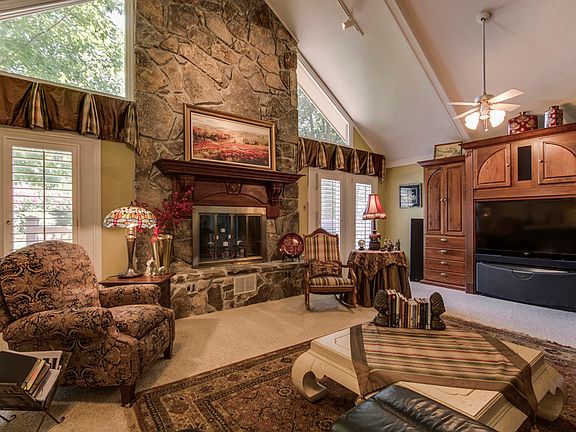 3rd image of 505 Mountain Breeze Ln