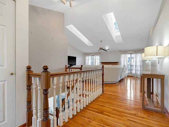 3rd image of 3709 Avenue De Paris Dr