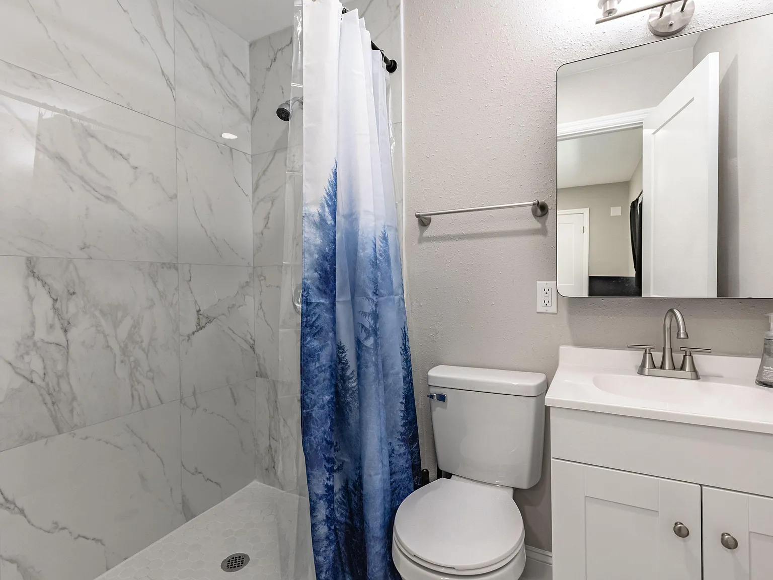 4 bed, 6.0 bath, 1481 sqft, $1,343 — Photo 3