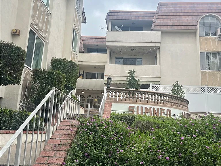 5625 Sumner Way — Photo 1