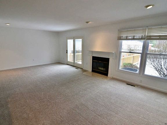 4th image of 88 Tompion Ln