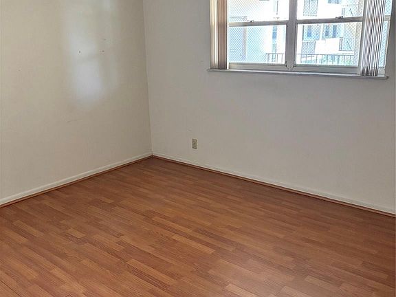 4th image of 3905 N Nob Hill Road #205