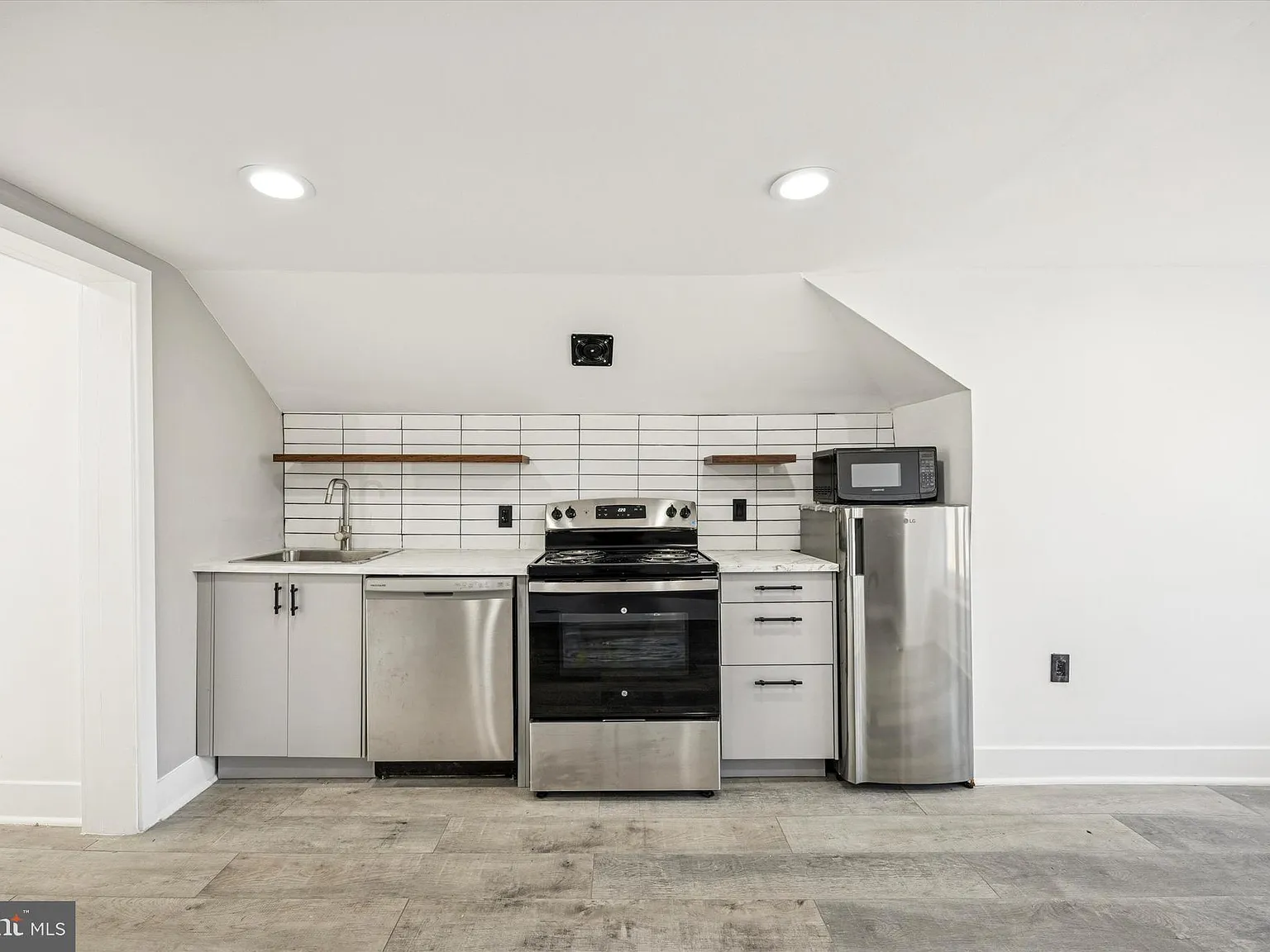 2 bed, 1.0 bath, 1000 sqft, $2,000 — Photo 3