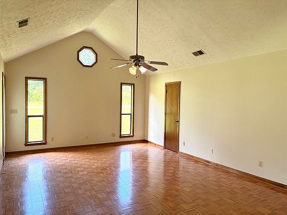 4th image of 640 Red Bird Ln