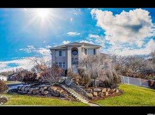 5644 S Fox Chase Dr, South Ogden, UT 84403