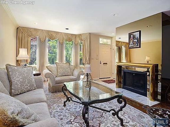 5th image of 122 Kensington Dr Unit 122