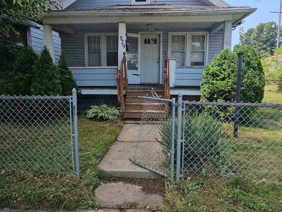 829 Marmion Ave