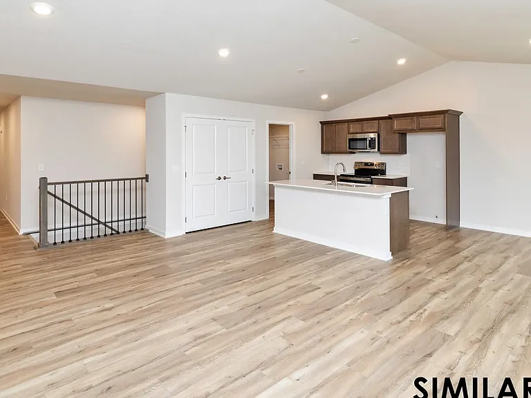 1131 NW Petersen Dr — Photo 3