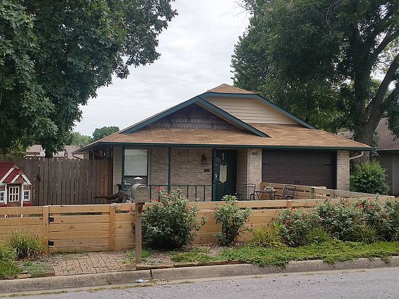 2nd image of 1404 W Centennial Dr