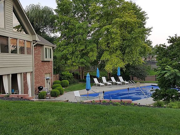4th image of 2614 Willow Lakes East Blvd