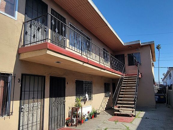 2nd image of 716 W 81st St
