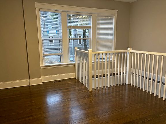 2nd image of 4706 N Leavitt St APT 1