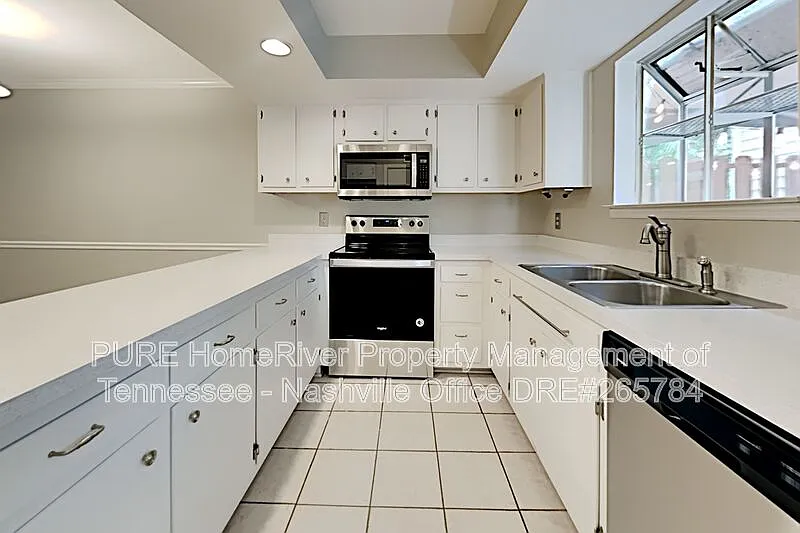 2 bed, 1.5 bath, 1200 sqft, $1,680 — Photo 2