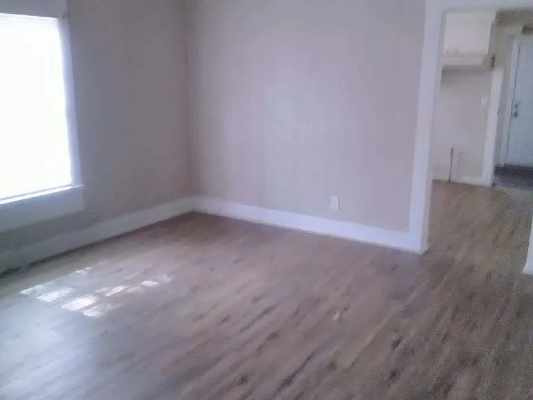 635 43rd St — Photo 3