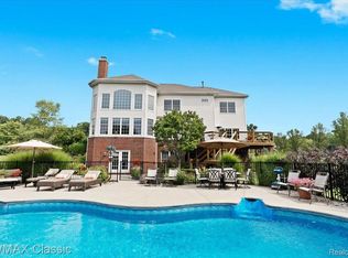 1936 Scenic Dr, Milford, MI