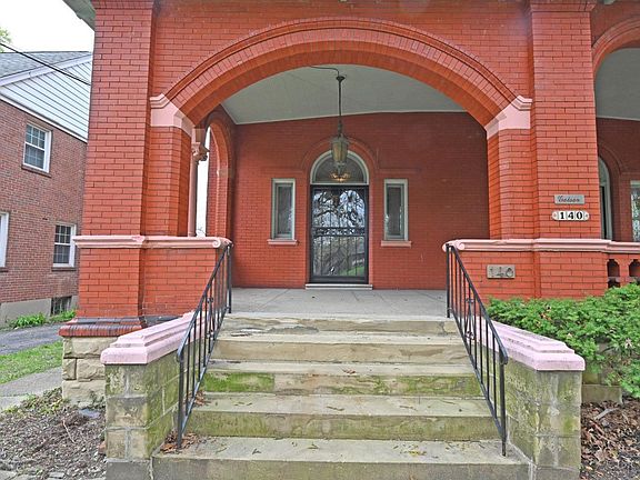 4th image of 140 Wentworth Ave