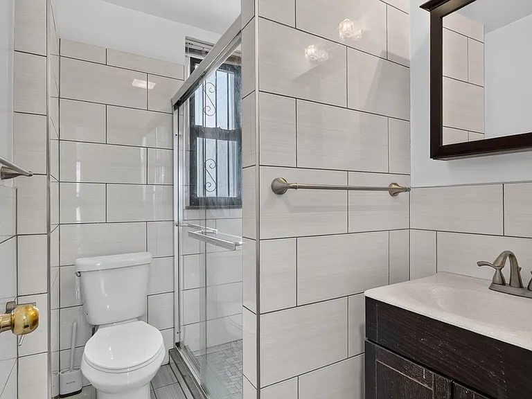 210 Grand St #2F — Photo 9
