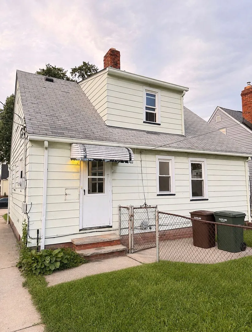 Charming 3-Bedroom Home with Garage in Parma $1,550/Month — Photo 3