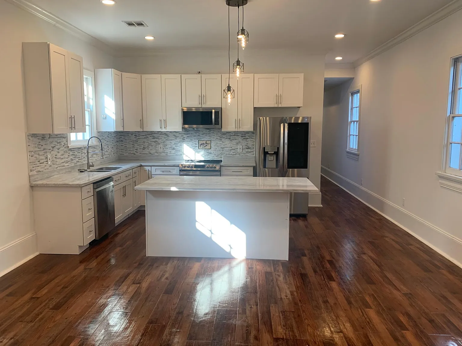 4 bed, 2.5 bath, 2285 sqft, $2,700 — Photo 2