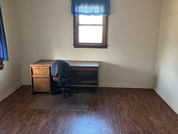 2nd image of 300 E Delaware Ave
