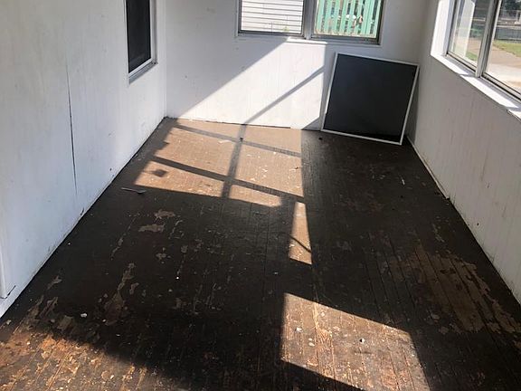 2nd image of 921 Dodge Ave