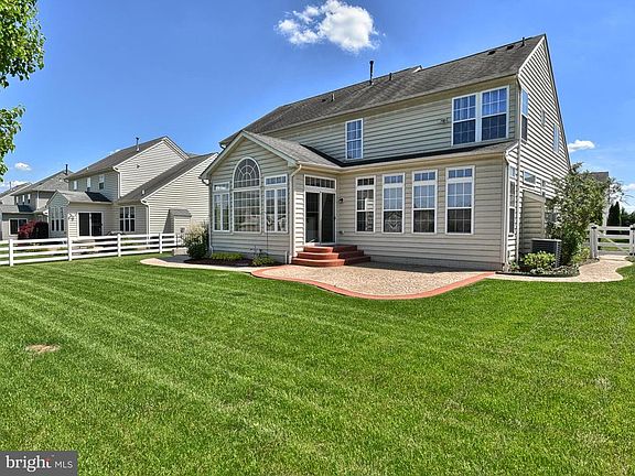 3rd image of 18254 Misty Acres Dr