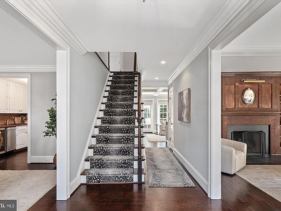 4th image of 4221 Fordham Rd NW