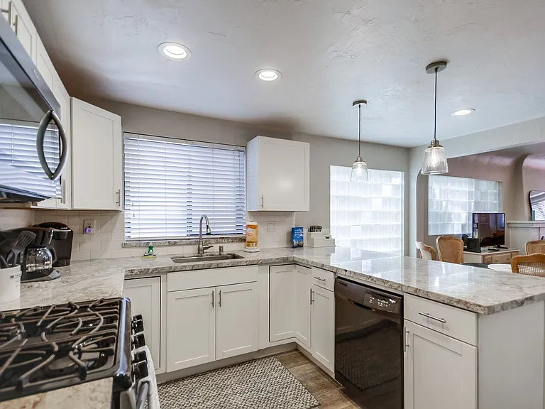 824 Island Ct #1 — Photo 25