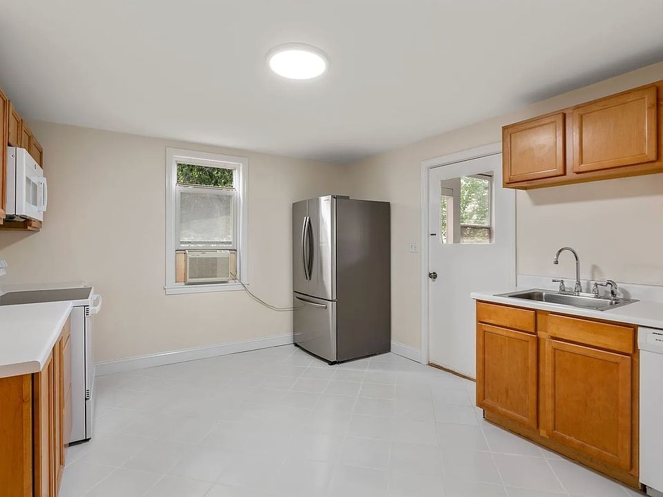 1st image of 7 Frances St #1