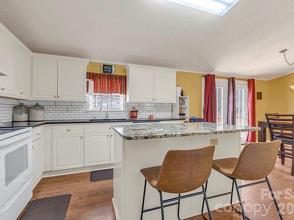 5th image of 401 Lynn Gap Rd