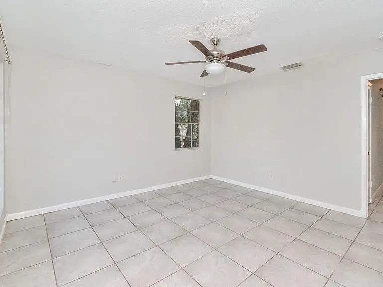 1517 Colgin St — Photo 8
