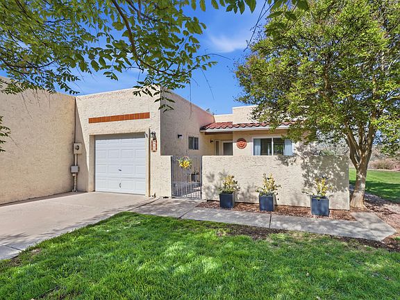 3rd image of 616 Eastlake Dr SE
