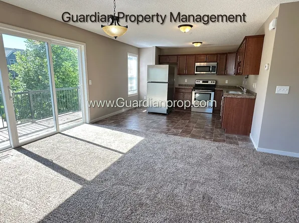 11946 Emery Village Dr N, Champlin, MN 55316