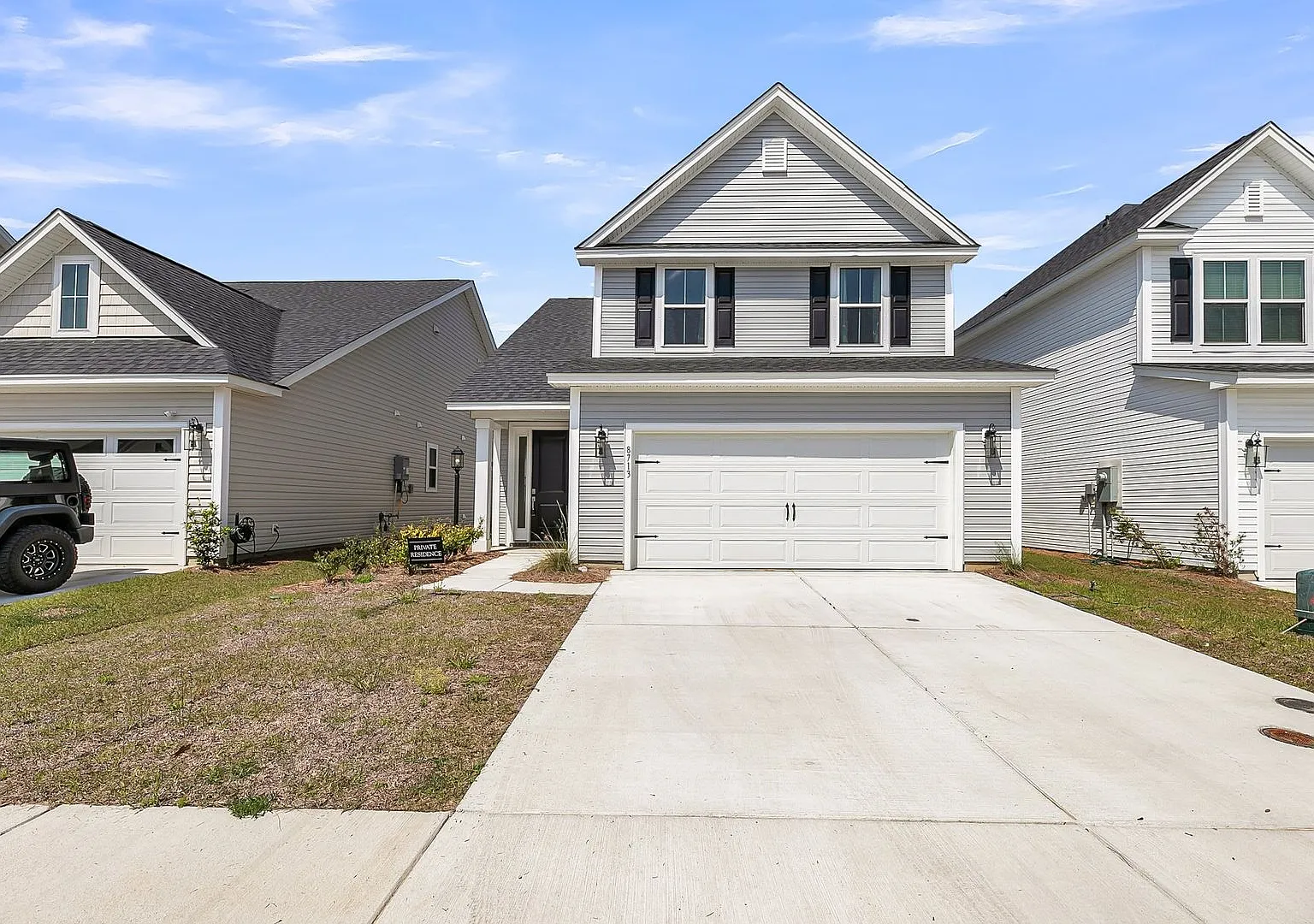 Beautiful 3 bedroom 2.5 bathroom two story home available in North Charleston! — Photo 1