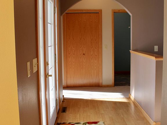 5th image of 111 Oakwood Ct
