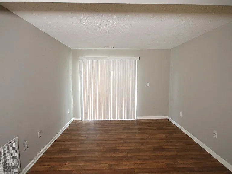 Hazelton Apartments — Photo 7