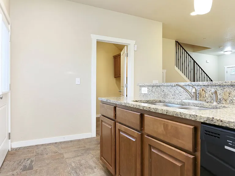 211 Circle Ct — Photo 14