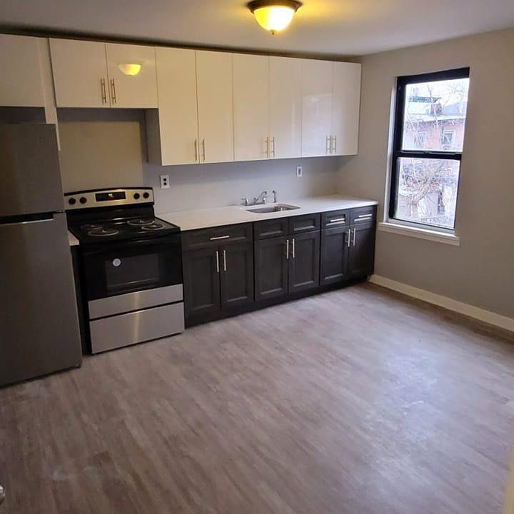 1st image of 140 S Clark St #B